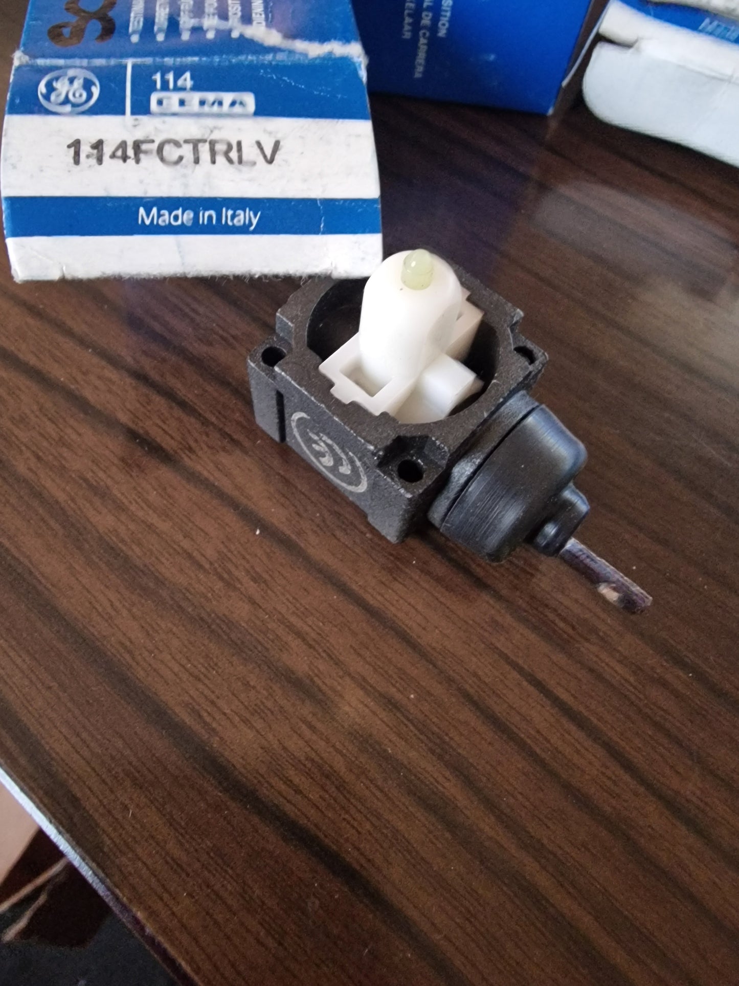 114FCTRLV Testina pulsante laterale con rotella finecorsa