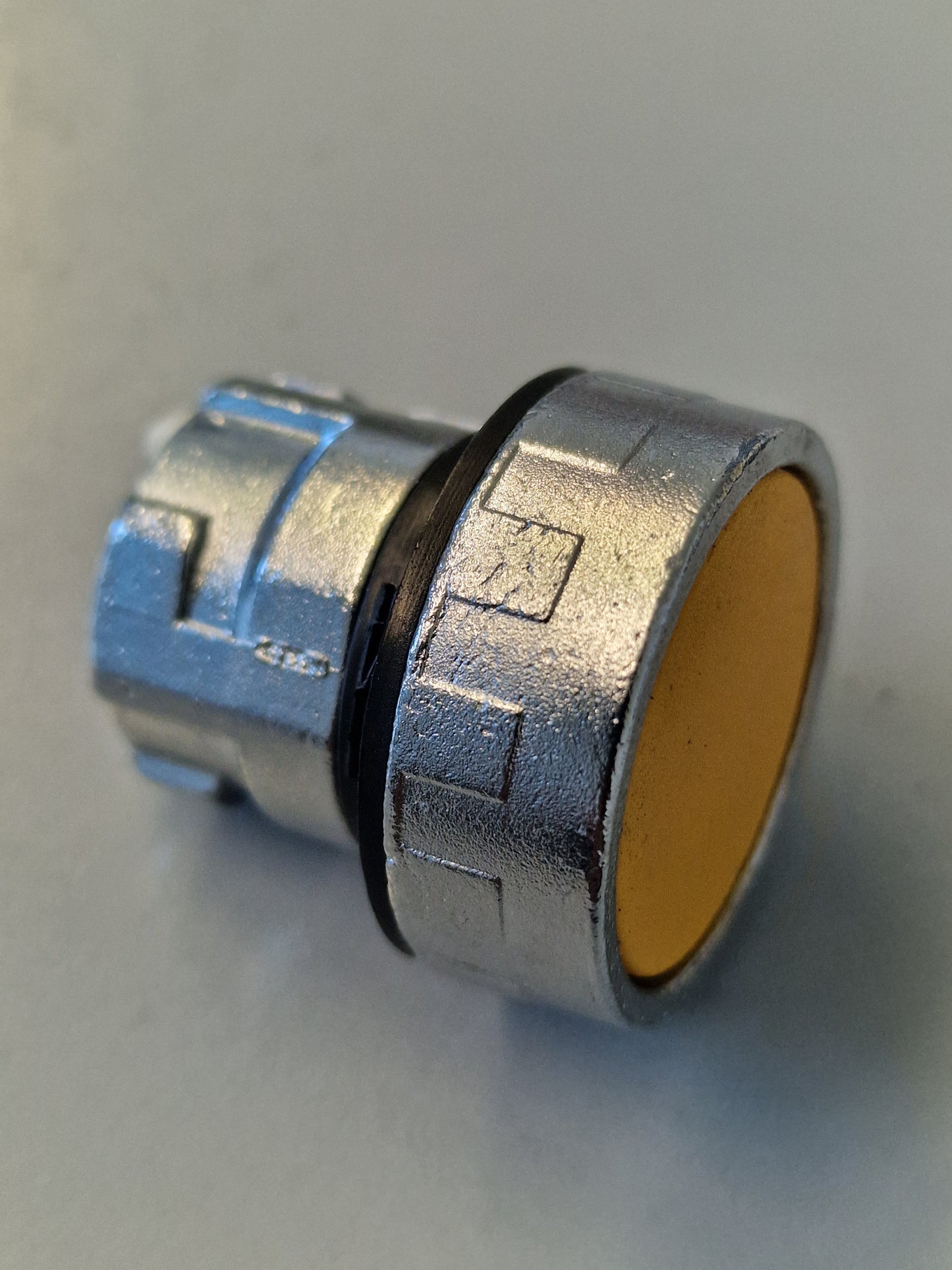 Breter 5100 Ø 24 Pulsante Instabile GIALLO