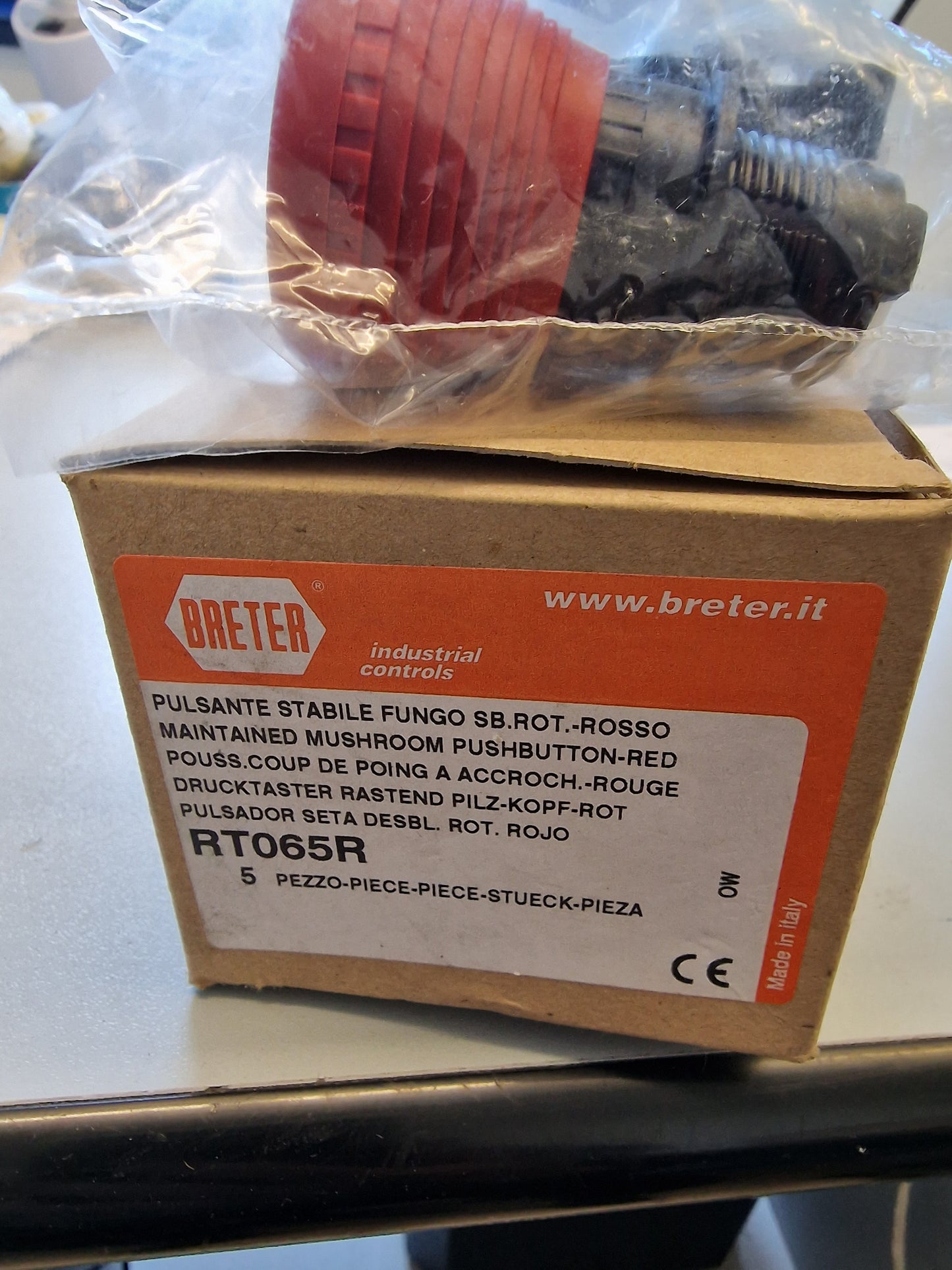 RT065R PULSANTE FUNGO ROSSO BRETER